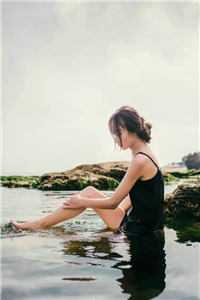 海岛军嫂美又飒，高冷少校领证了无删减全文